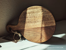 Load image into Gallery viewer, NATURAL WOOD CUTTING BOARD