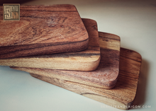 Load image into Gallery viewer, NATURAL WOOD CUTTING BOARD - RECTANGLE SHAPE