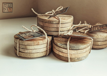 Load image into Gallery viewer, NATURAL WOOD COASTER SET
