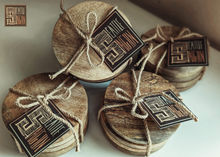 Load image into Gallery viewer, NATURAL WOOD COASTER SET