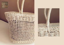 Load image into Gallery viewer, NATURAL WOVEN STRAW HANDBAG IN CREAMY WHITE