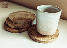 Load image into Gallery viewer, NATURAL WOOD COASTER SET
