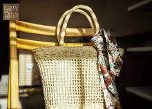 Load image into Gallery viewer, NATURAL WOVEN STRAW HANDBAG IN CREAMY WHITE