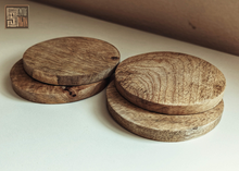 Load image into Gallery viewer, NATURAL WOOD COASTER SET