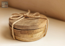 Load image into Gallery viewer, NATURAL WOOD COASTER SET