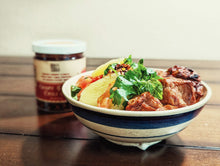 Load image into Gallery viewer, BIG JAR OF CRISPY GARLIC CHILI OIL - 16 OZ
