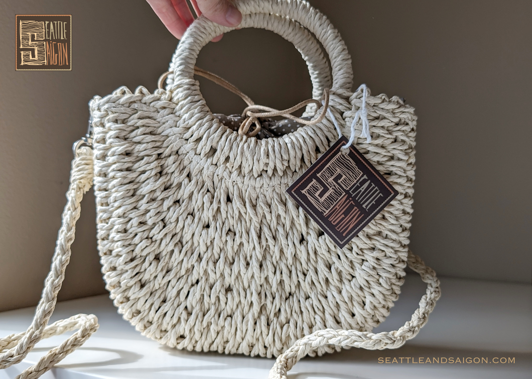 NATURAL WOVEN STRAW HANDBAG WITH MOON HANDLE IN CREAMY WHITE